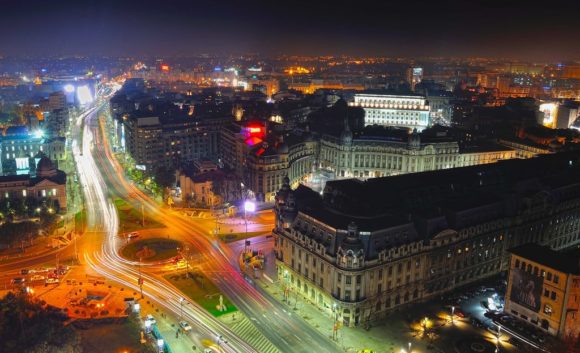Vita-notturna-Bucarest-by-night-580×353